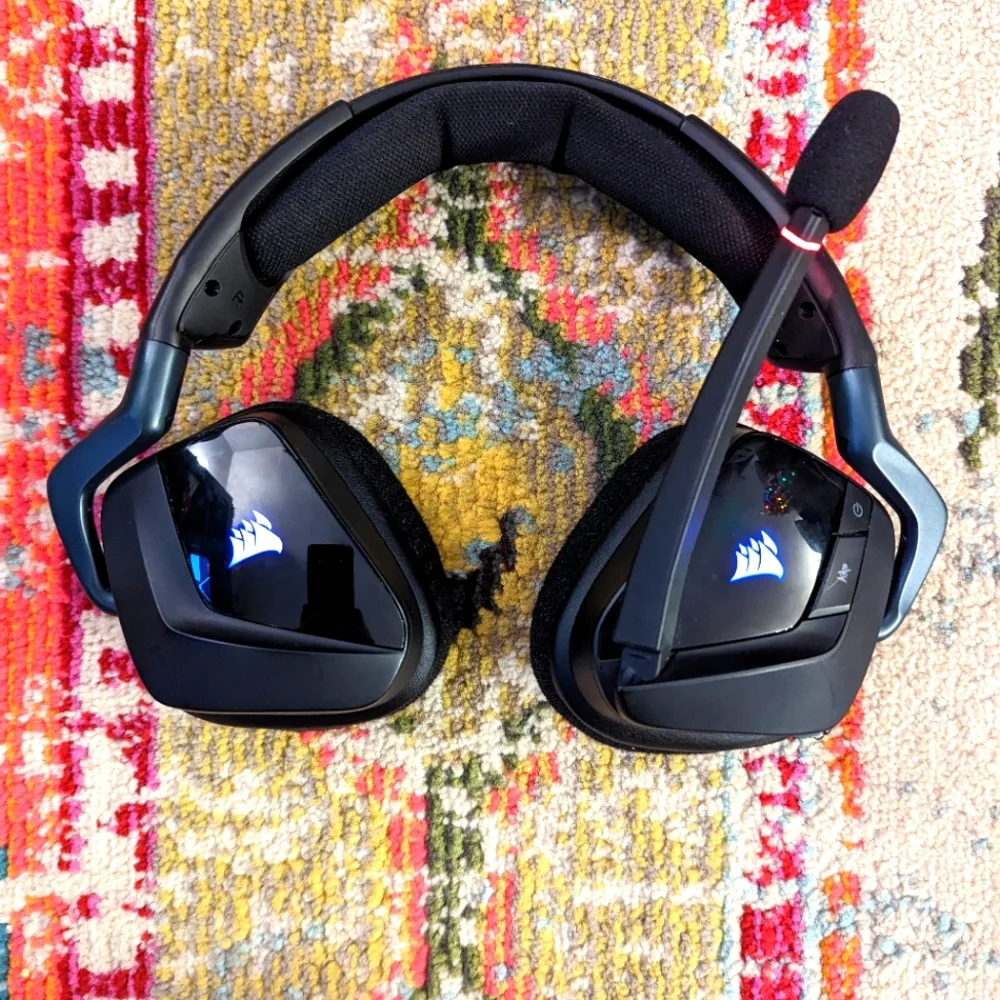 Corsair VOID PRO RGB Wireless Premium Gaming Headset with Dolby® Headphone 7.1